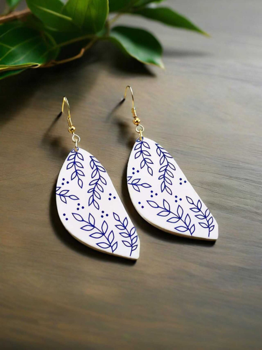 This Season’s New Chinese Blue-and-White Leaf-Shaped Porcelain Earrings | Blue-White Floral Lightweight Spring/Summer Jewelry